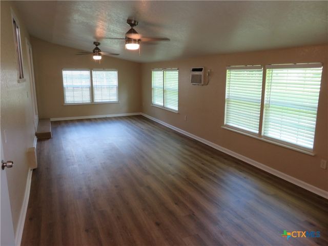 969 Kunkel Street, Seguin, TX 78155