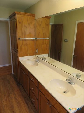 969 Kunkel Street, Seguin, TX 78155