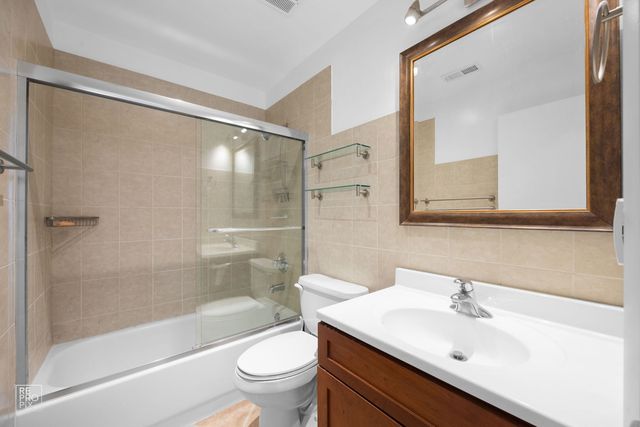 1449 Quaker Lane 124A, Prospect Heights, IL 60070