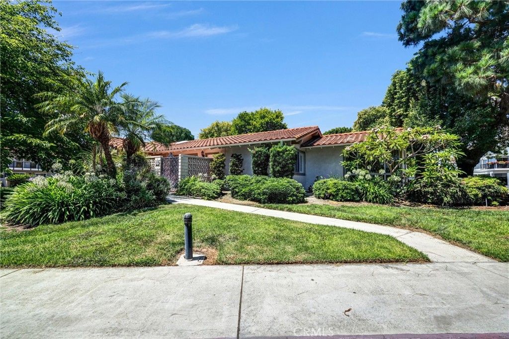 2312 Via Puerta B, Laguna Woods, CA 92637 — photo 2