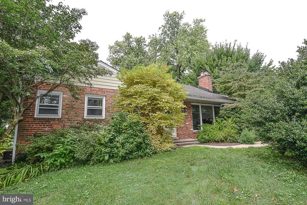 137 COURTHOUSE RD SW, Vienna, VA 22180