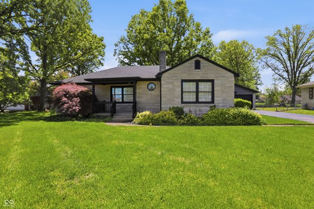 211 W McKenzie Road, Greenfield, IN 46140