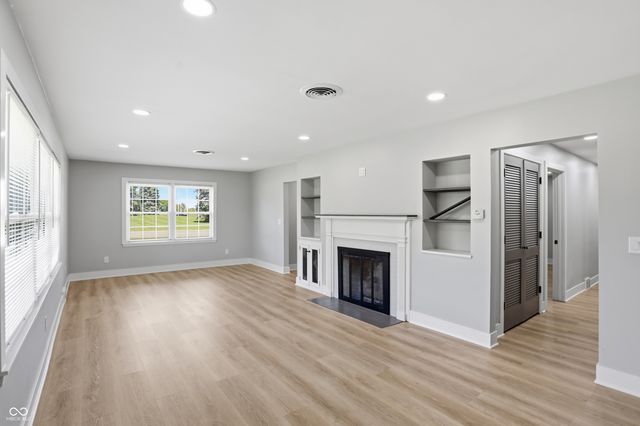 211 W McKenzie Road, Greenfield, IN 46140