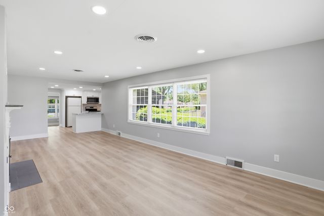 211 W McKenzie Road, Greenfield, IN 46140