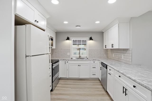211 W McKenzie Road, Greenfield, IN 46140