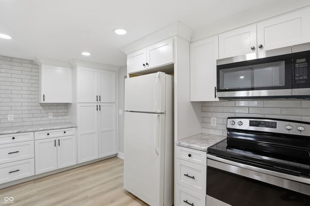 211 W McKenzie Road, Greenfield, IN 46140