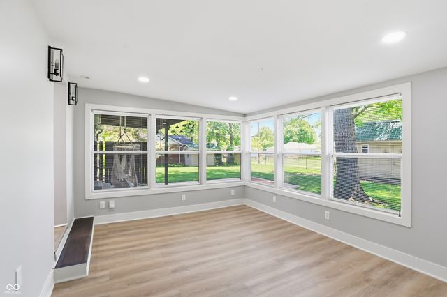 211 W McKenzie Road, Greenfield, IN 46140