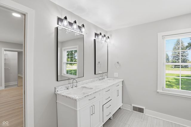 211 W McKenzie Road, Greenfield, IN 46140