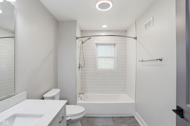211 W McKenzie Road, Greenfield, IN 46140