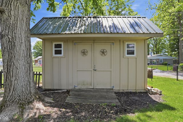211 W McKenzie Road, Greenfield, IN 46140
