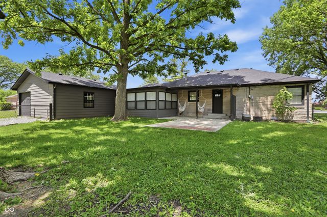 211 W McKenzie Road, Greenfield, IN 46140