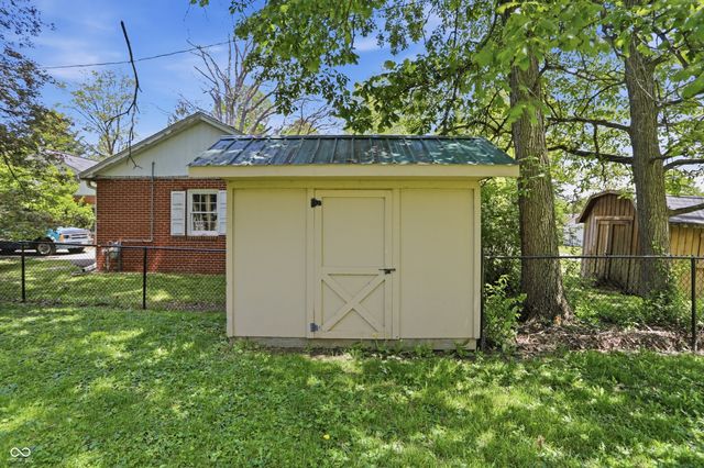 211 W McKenzie Road, Greenfield, IN 46140