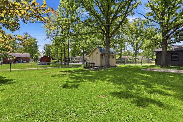 211 W McKenzie Road, Greenfield, IN 46140