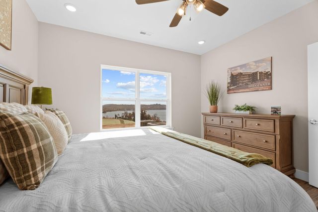 114 Bridgewater Loop 1, Kimberling City, MO 65686