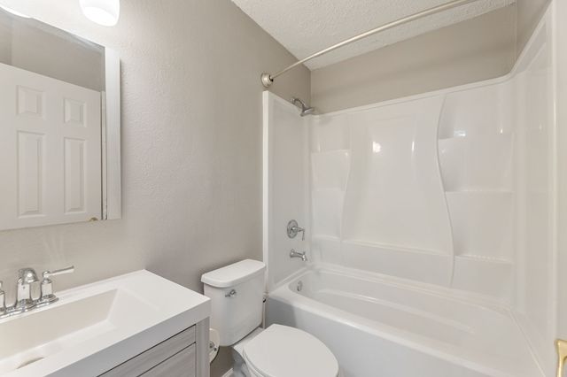 1813 Frosted Hill Drive, Carrollton, TX 75010