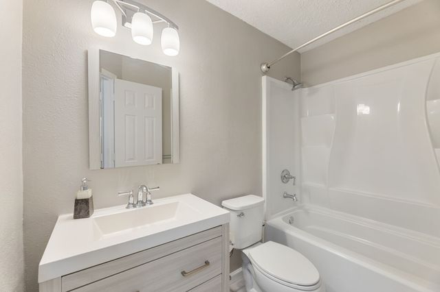 1813 Frosted Hill Drive, Carrollton, TX 75010