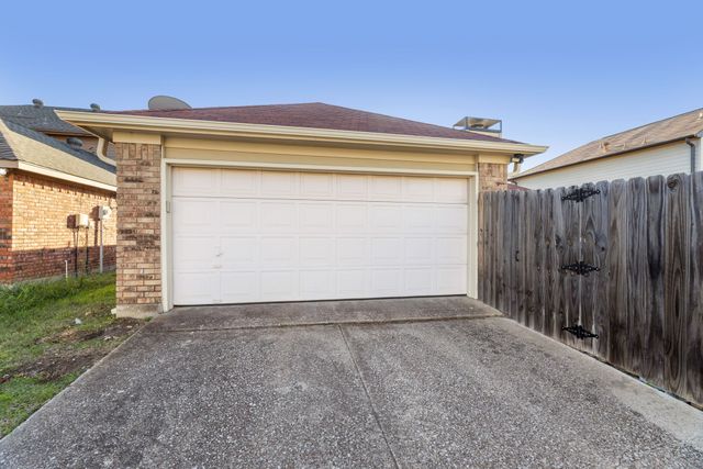 1813 Frosted Hill Drive, Carrollton, TX 75010