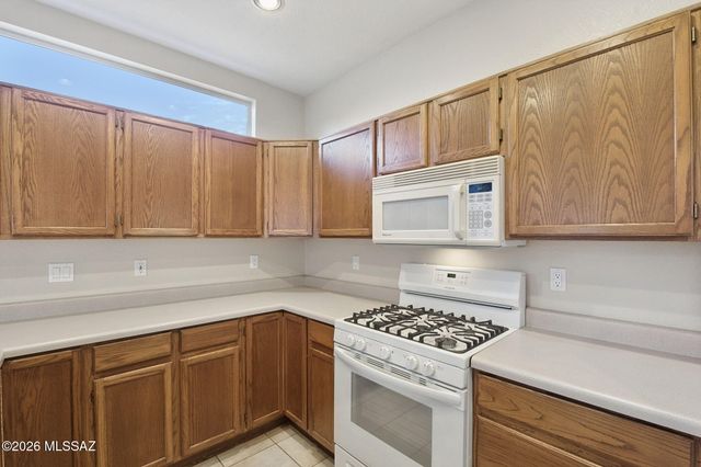 9910 N Crystal Spring Place, Tucson, AZ 85742