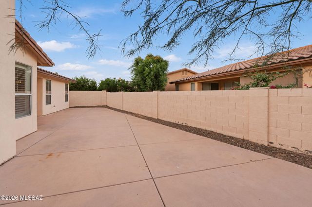 9910 N Crystal Spring Place, Tucson, AZ 85742