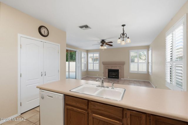 9910 N Crystal Spring Place, Tucson, AZ 85742