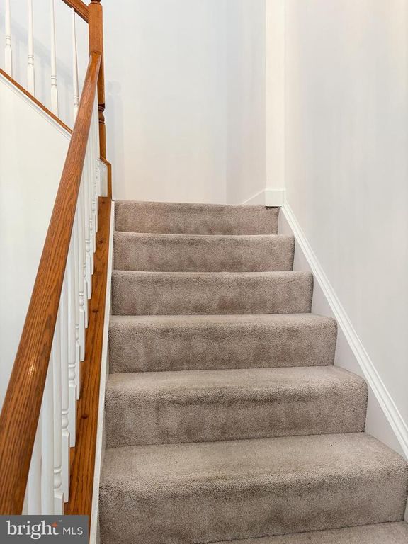 8105 RAINWATER CIR, Manassas, VA 20111