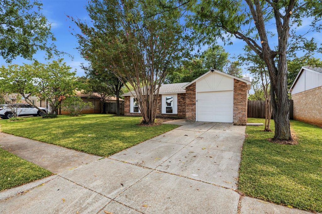 3817 Longmeadow Way, Fort Worth, TX 76133 — photo 3