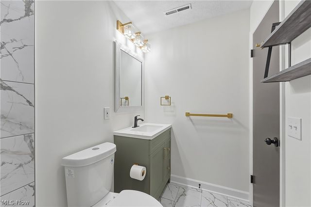 25735 Lorain Road 210, North Olmsted, OH 44070