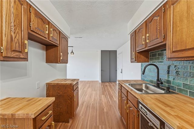 25735 Lorain Road 210, North Olmsted, OH 44070