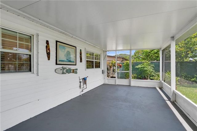 1440 4th Court, Vero Beach, FL 32960