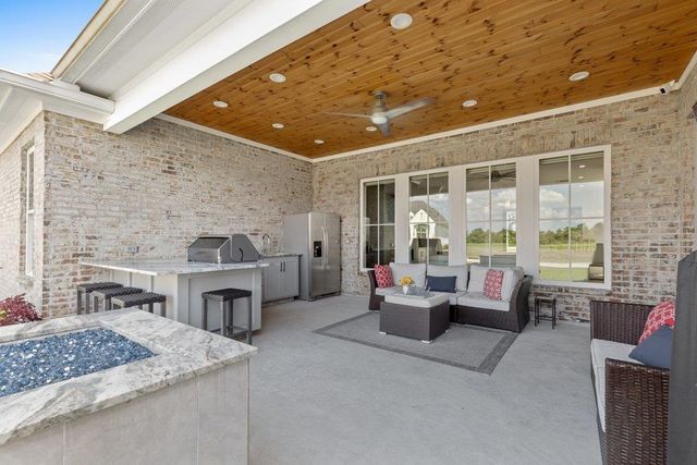 6543 White Oleander Circle W, Lake Charles, LA 70605