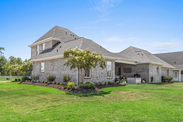 6543 White Oleander Circle W, Lake Charles, LA 70605