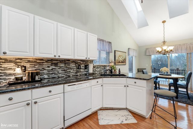 8160 Huntington Ridge Court, Washington Twp, MI 48094