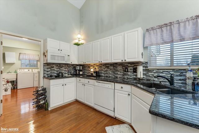 8160 Huntington Ridge Court, Washington Twp, MI 48094