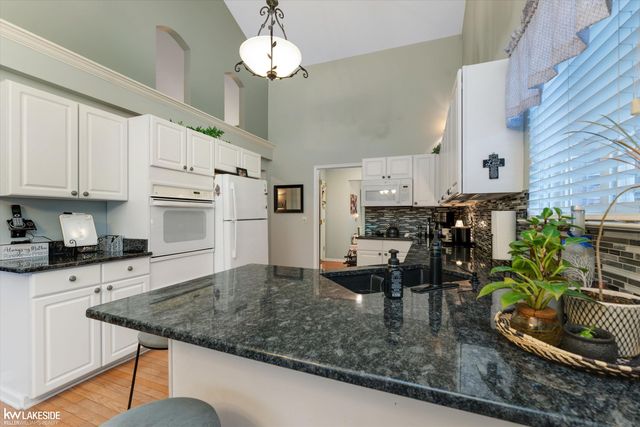 8160 Huntington Ridge Court, Washington Twp, MI 48094