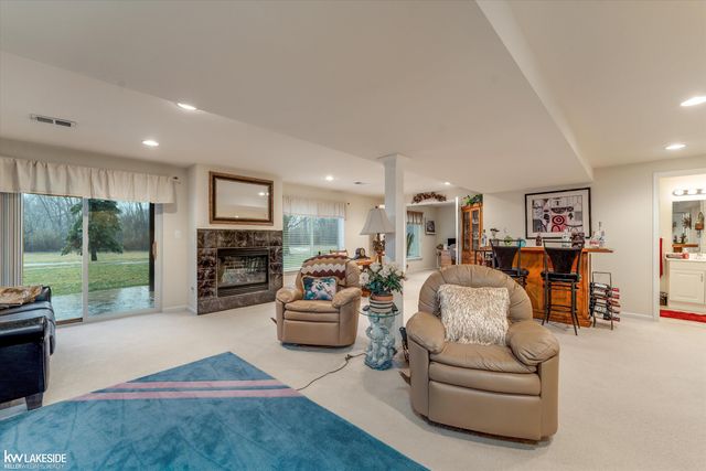 8160 Huntington Ridge Court, Washington Twp, MI 48094