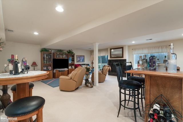 8160 Huntington Ridge Court, Washington Twp, MI 48094