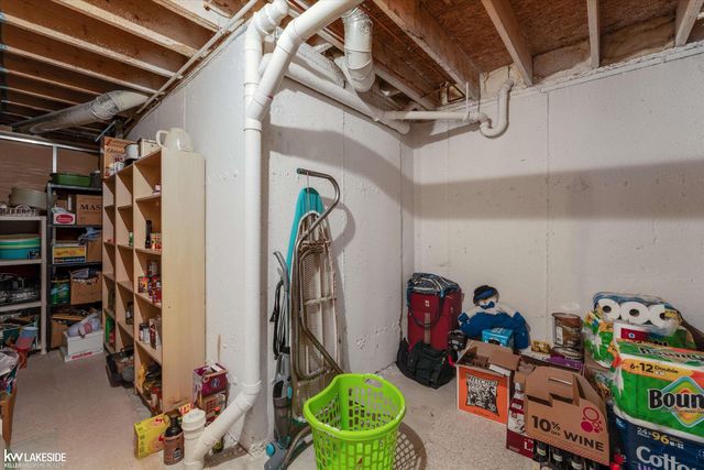 8160 Huntington Ridge Court, Washington Twp, MI 48094