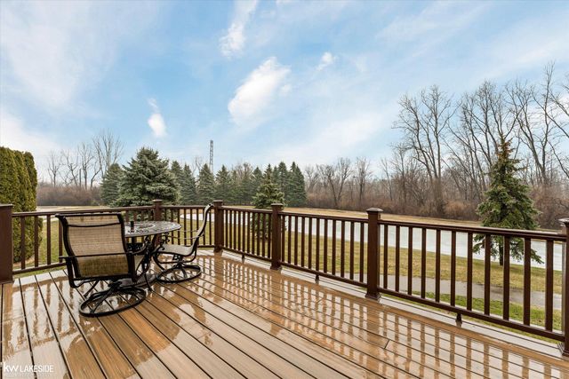 8160 Huntington Ridge Court, Washington Twp, MI 48094