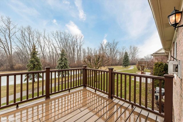 8160 Huntington Ridge Court, Washington Twp, MI 48094