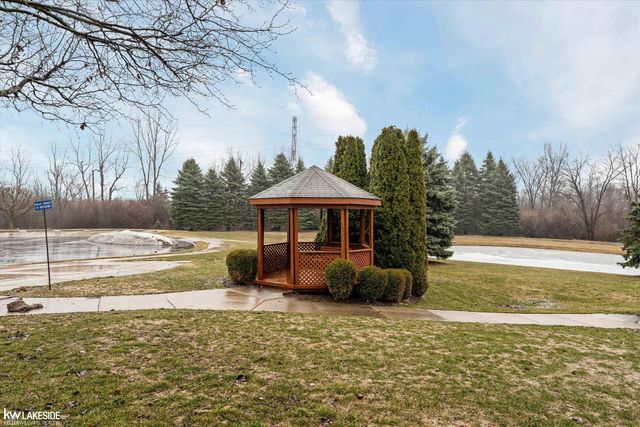 8160 Huntington Ridge Court, Washington Twp, MI 48094