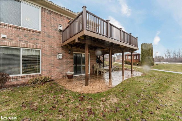 8160 Huntington Ridge Court, Washington Twp, MI 48094