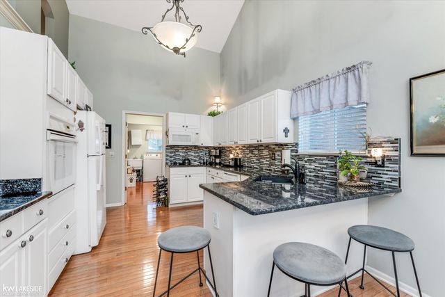 8160 Huntington Ridge Court, Washington Twp, MI 48094