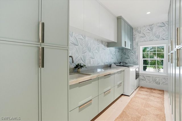 88 Eugenia DR, Naples, FL 34108