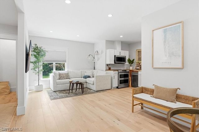 88 Eugenia DR, Naples, FL 34108