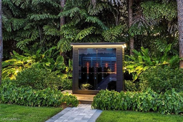 88 Eugenia DR, Naples, FL 34108