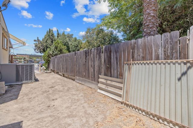 415 N Akers Street 50, Visalia, CA 93291