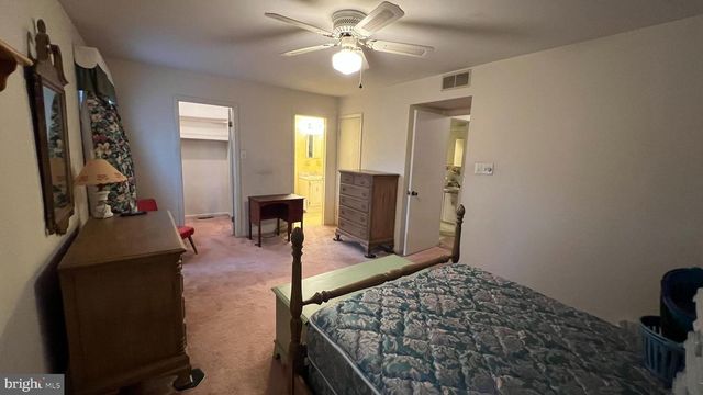 10 CEDAR HILL DR, Sicklerville, NJ 08081