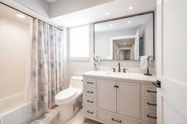 977 Heritage Village B, Southbury, CT 06488