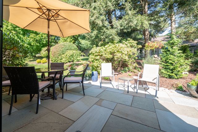 977 Heritage Village B, Southbury, CT 06488