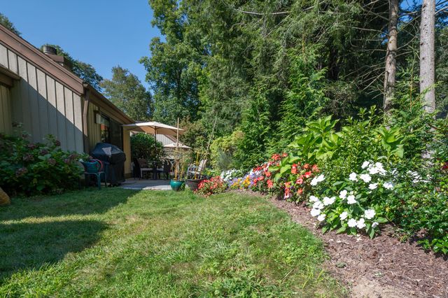 977 Heritage Village B, Southbury, CT 06488